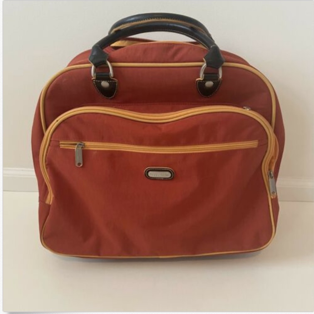 Baggallini CARRY ON Roller Bag Luggage Ora…